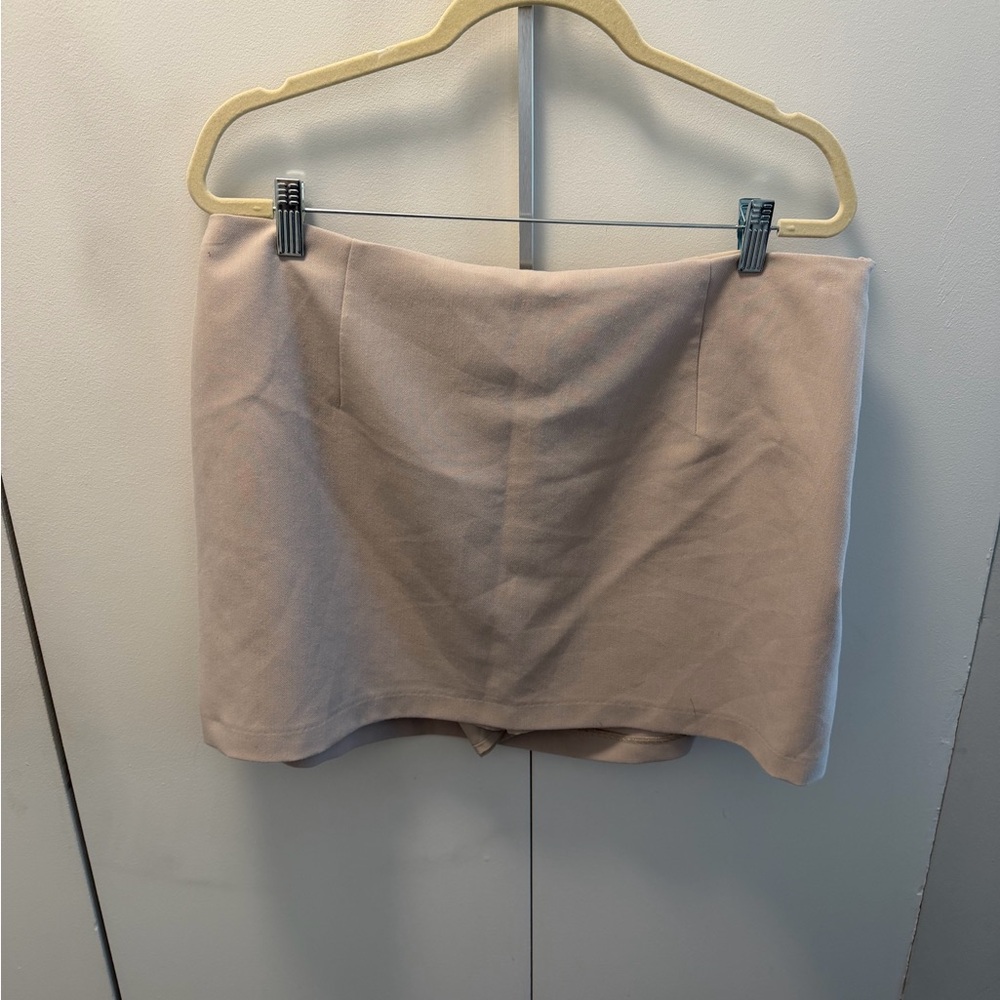 Elegant Beige Women's Skort